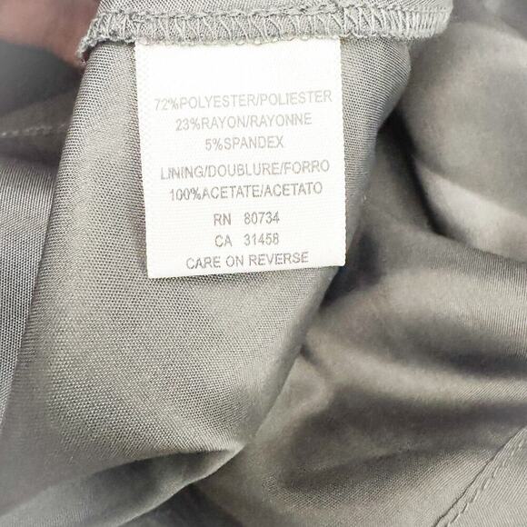 BCBG Maxazria Gray Pleated Skirt Flower Hem Front Pockets NWOT Size 8 - Picture 4 of 5